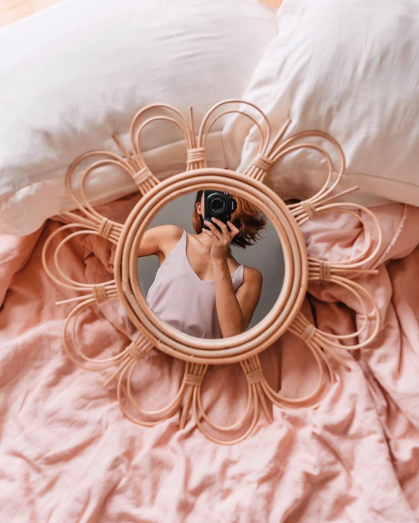 5 Mirror Selfies That Give Off Vintage Vibe Clozette